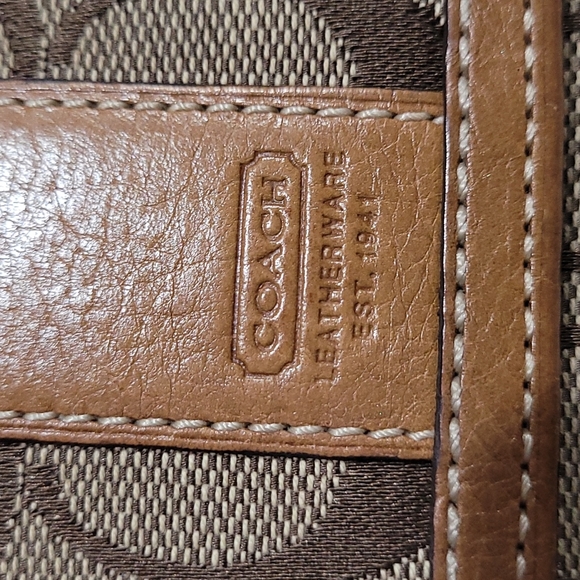 Coach Long bifold Wallet In Signature Canvas - Picture 16 of 16